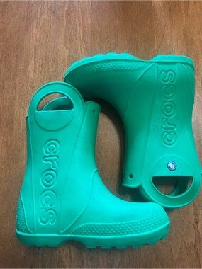 CROCS Kids' Green Pull-On Rain Boots size 2